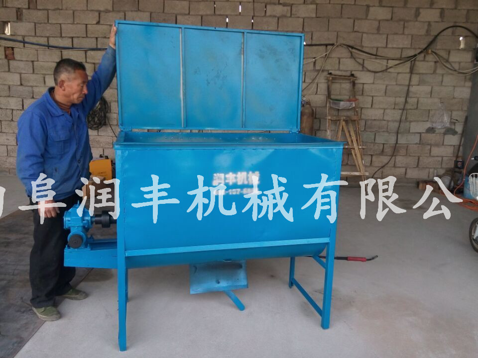 大型饲料混合机岳阳带减速机搅拌机