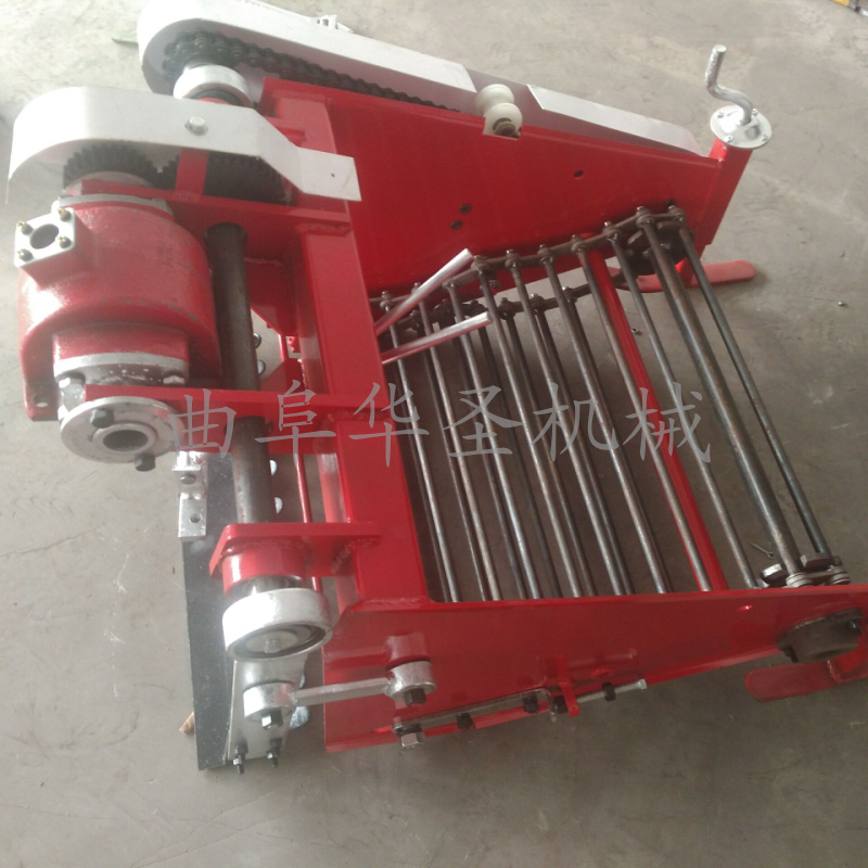 新型手扶芋头收获机 小型土豆收获机多少钱惠州